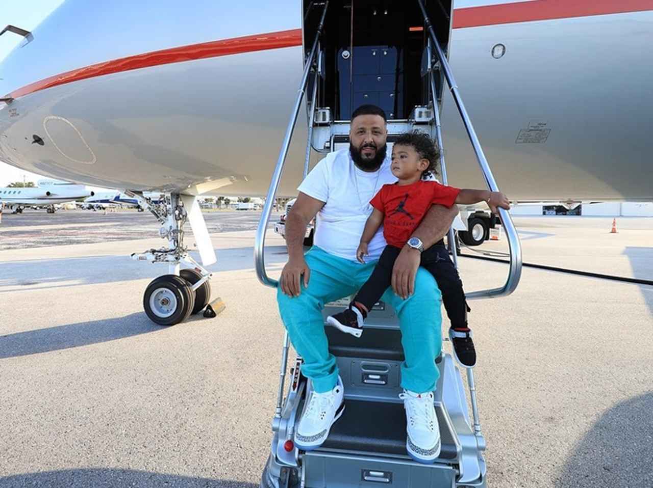 人気DJ、1歳の息子に1,000万円の時計の次は「ダイヤのロレックス」