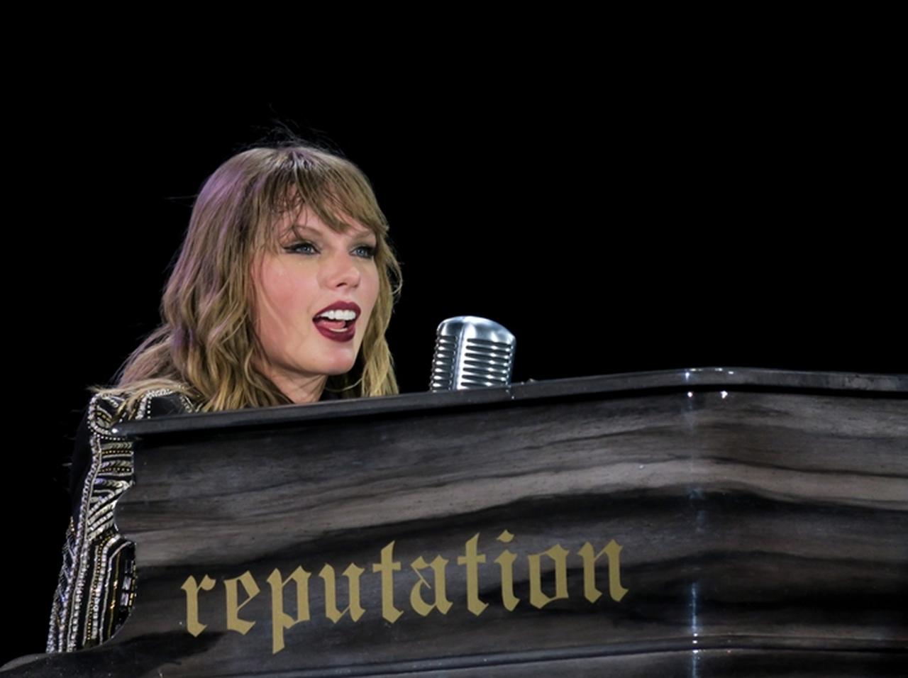 テイラー・スウィフトのコンサートで日本の「アレ」を使用