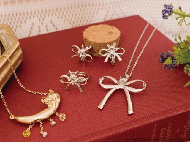 魔女の宅急便の黒猫のジジをモチーフにしたアクセサリーが登場