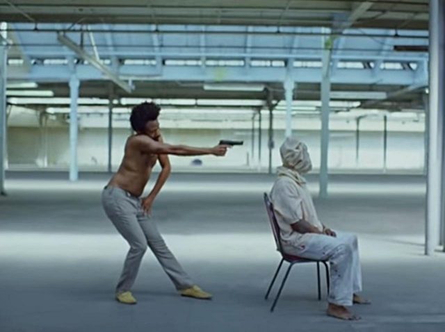 チャイルディッシュ・ガンビーノの「This Is America」、「命より銃に敬意」示すMVが恐ろしい