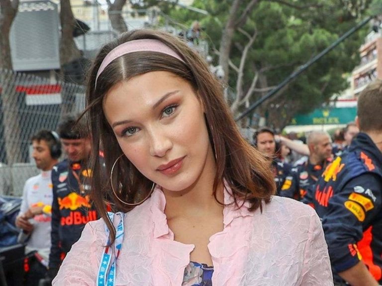 ベラ・ハディッド、セクシー&キュートなシャツワンピース姿が可愛すぎる