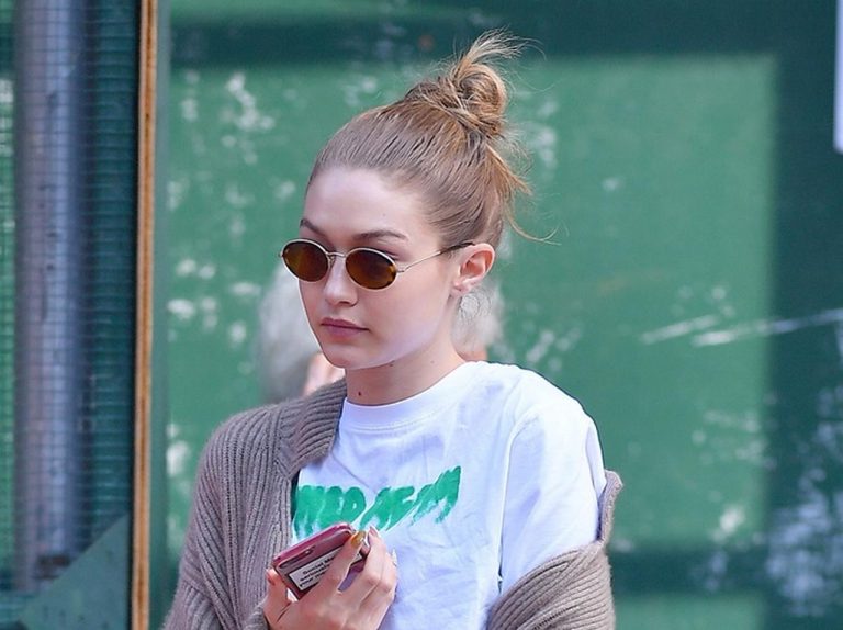 ジジ・ハディッドが選んだ、夏まで使える最旬ボトムスとは?