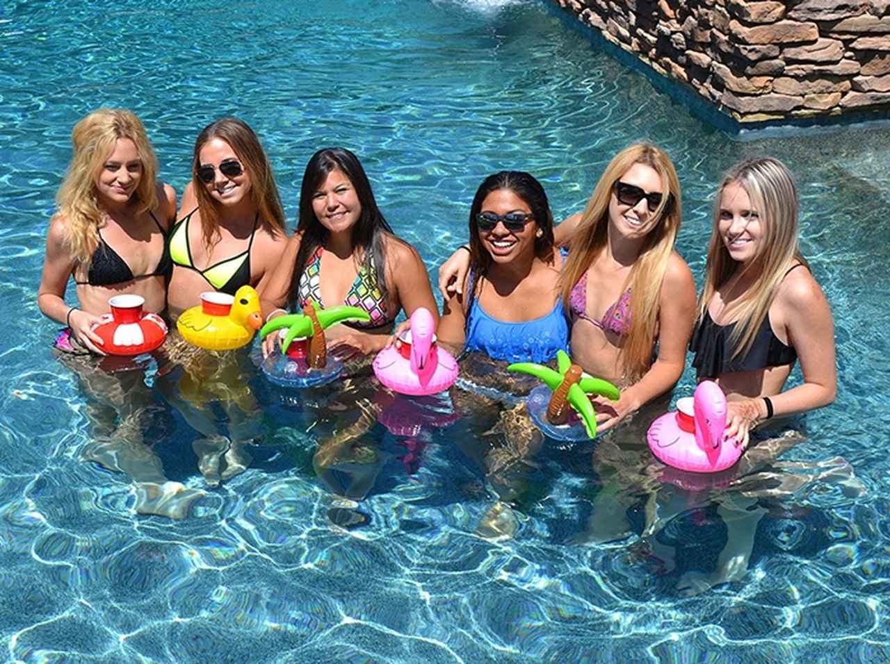 人が乗れない「浮き輪」がバカ売れの理由