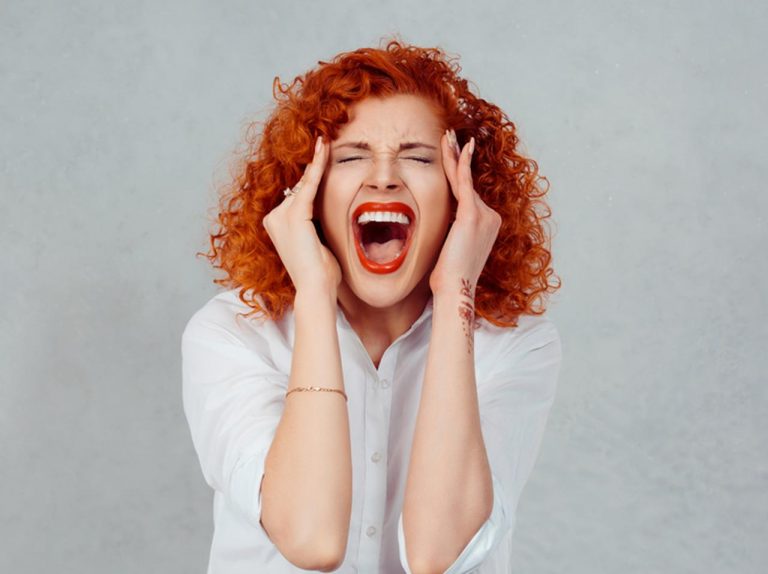 店内で下半身丸出しに!コーヒーショップ店員にキレた女性が取った行動に鳥肌