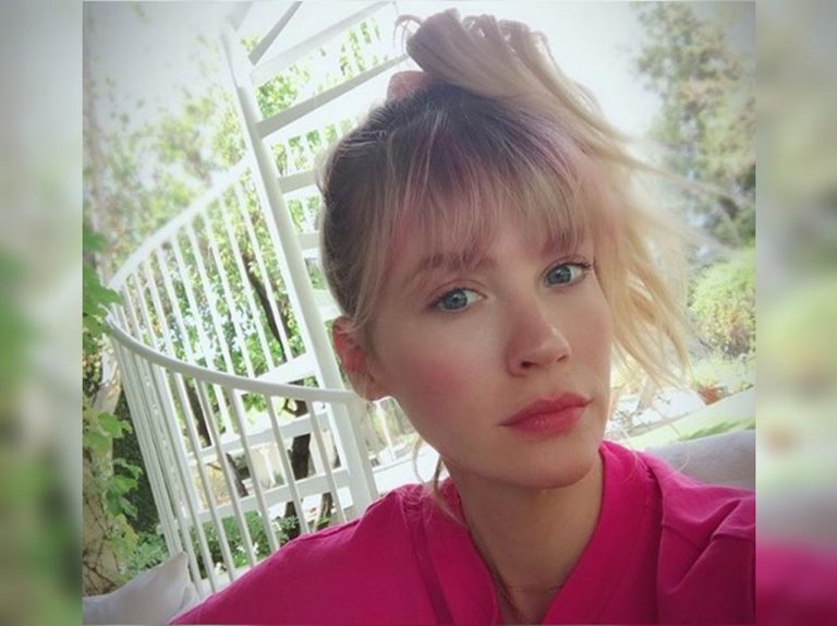 40歳ジャニュアリー・ジョーンズの「定番コーデ」がもはや年齢不詳