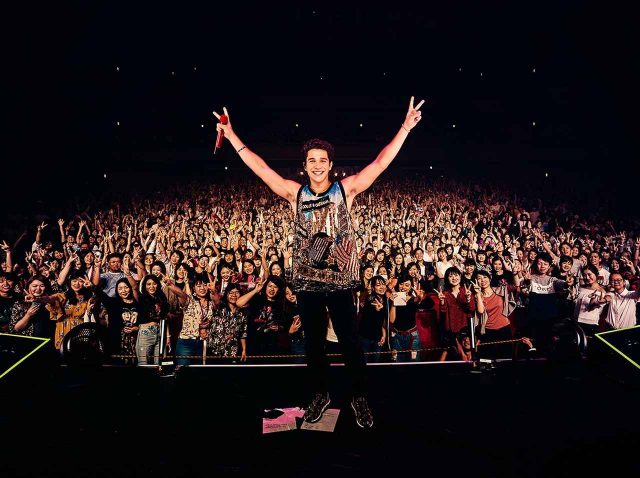 オースティン・マホーンがついに日本ツアーをスタート！博多弁を披露する場面も