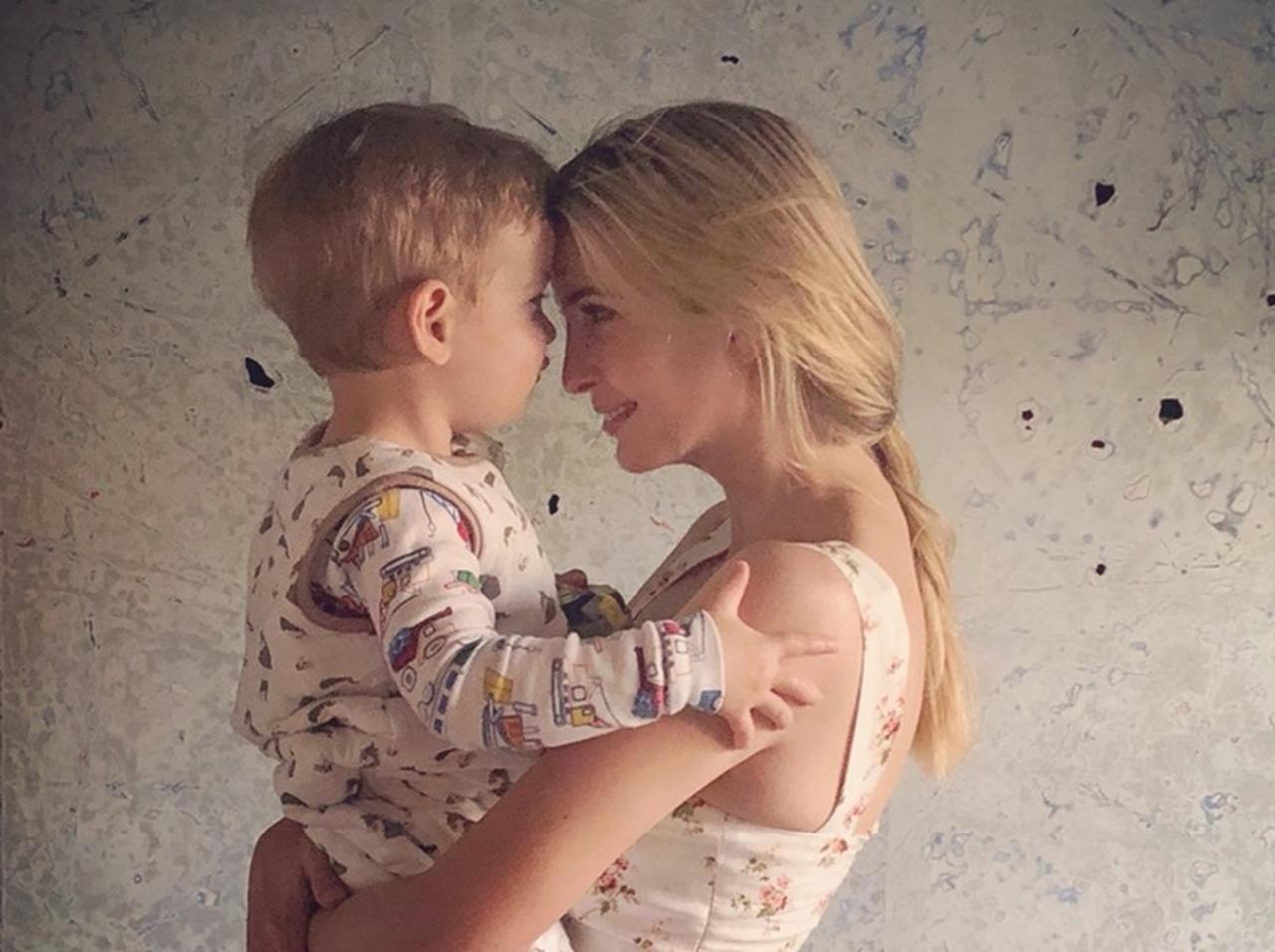 母親と息子の「親子写真」になぜか批判が殺到、その理由とは?