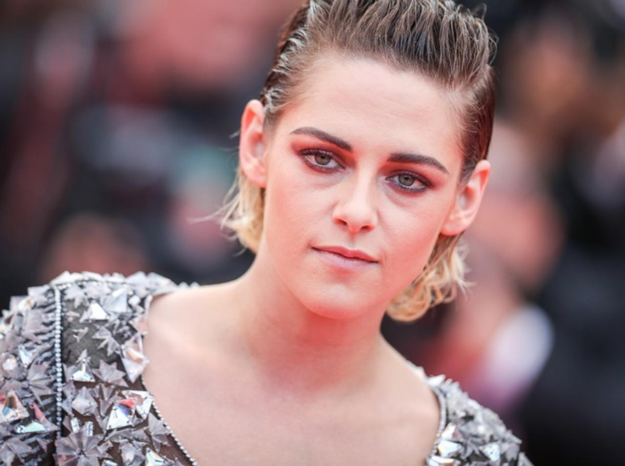 クリステン・スチュワート、パールを使ったアイライナーに思わず釘付け