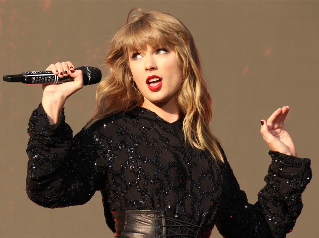 テイラー・スウィフトに「シャワー浴びなよ」と助言した男性にファンが怒り心頭