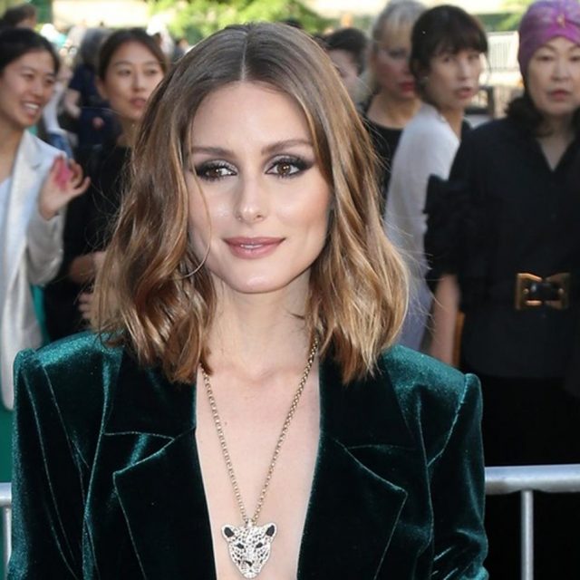 オリヴィア・パレルモ、抜け感スーツスタイルがおしゃれ