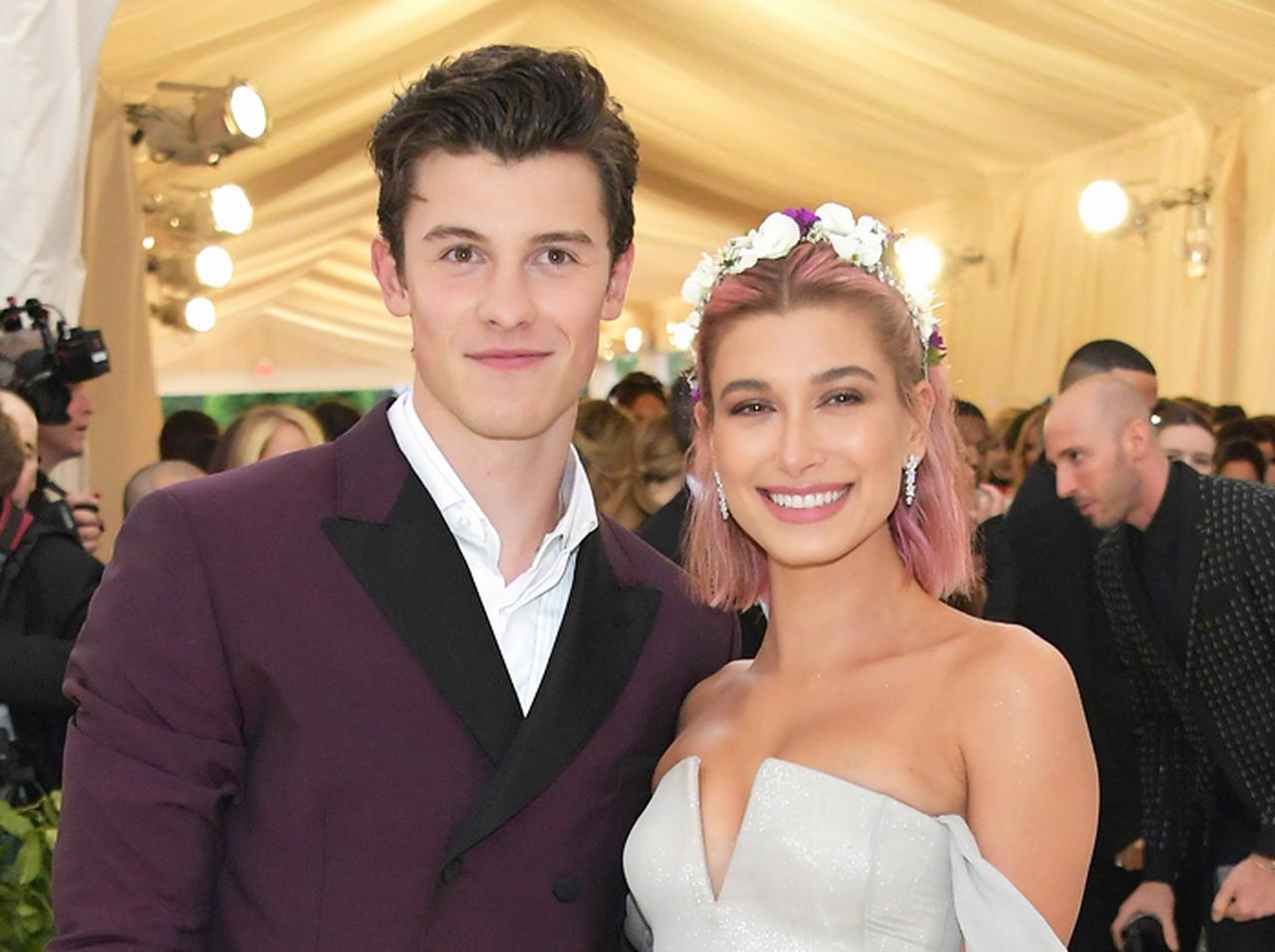 ショーン・メンデス、交際宣言したはずのモデルを「友人」と呼びファン混乱