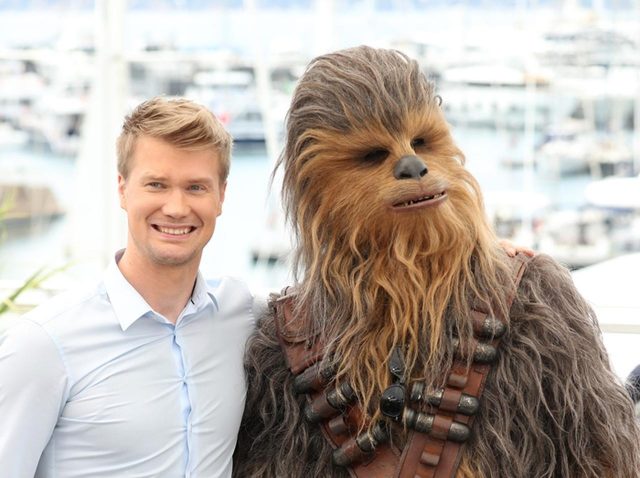 『スター・ウォーズ』チューバッカの「中の人」が鉄の掟を破る