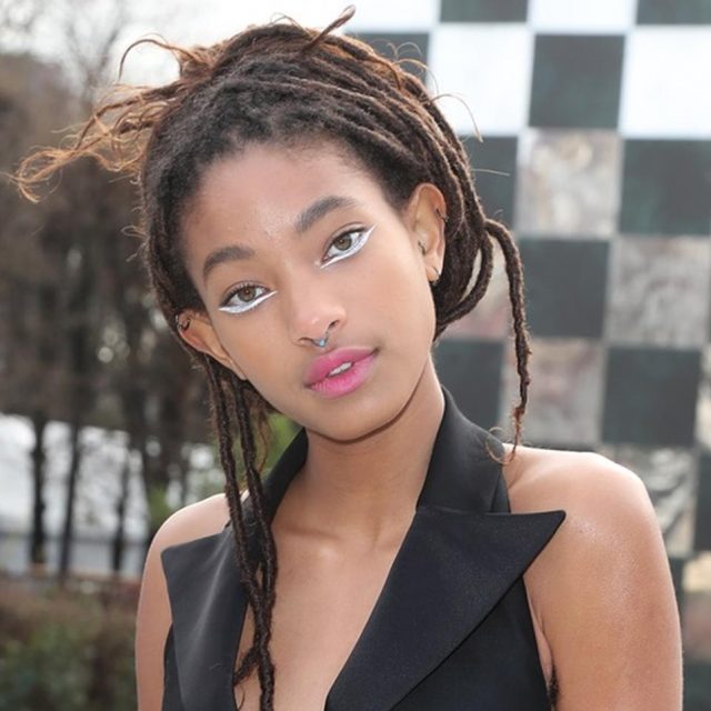 ウィル・スミスの17歳娘ウィロー、フードの被り方が斬新すぎる