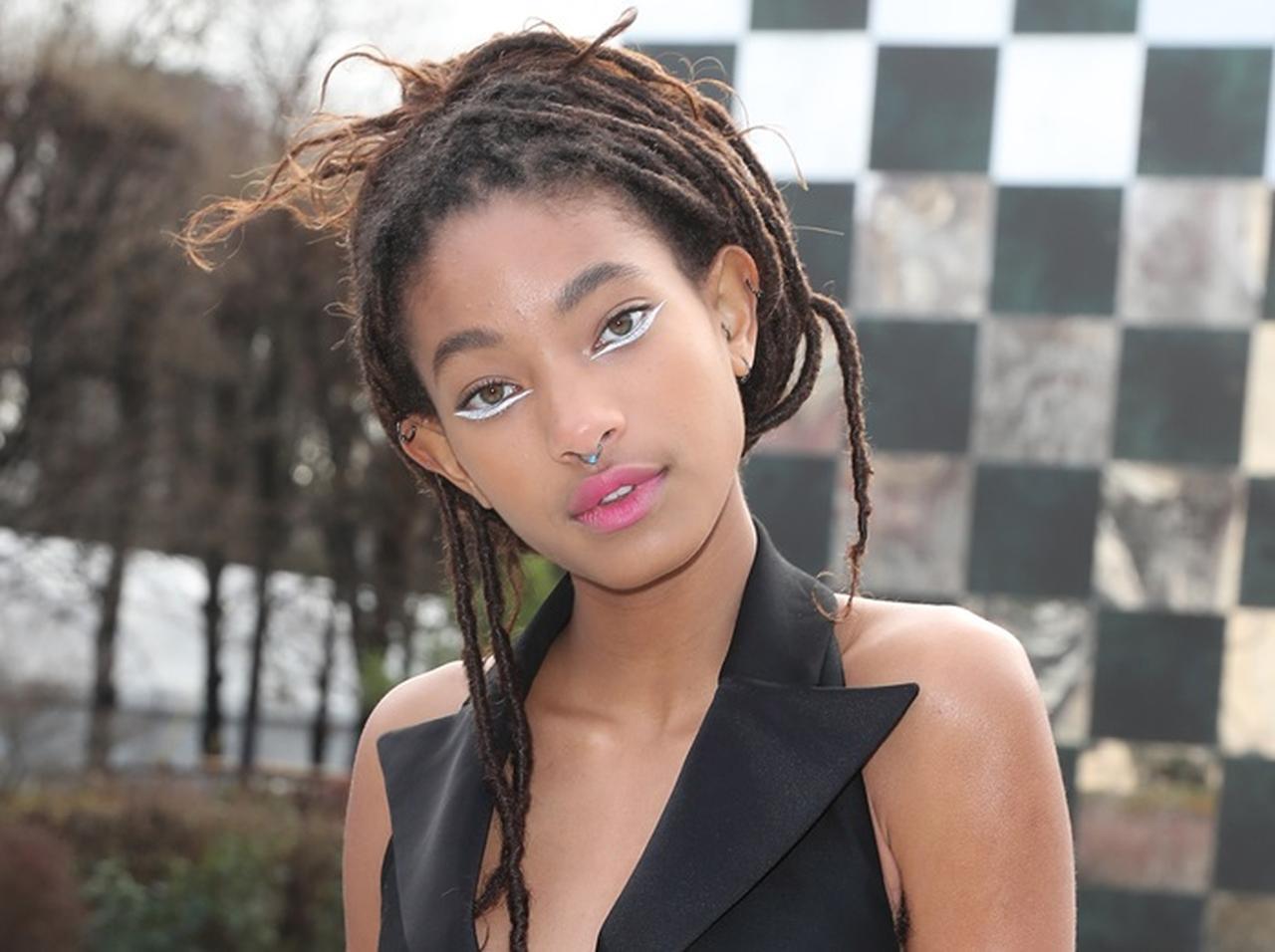 ウィル・スミスの17歳娘ウィロー、フードの被り方が斬新すぎる