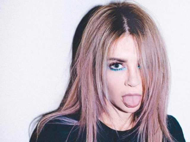 「最も稼いだ」女性DJ「自殺しようとした」過去を涙ながらに告白【EDC Japan出演】