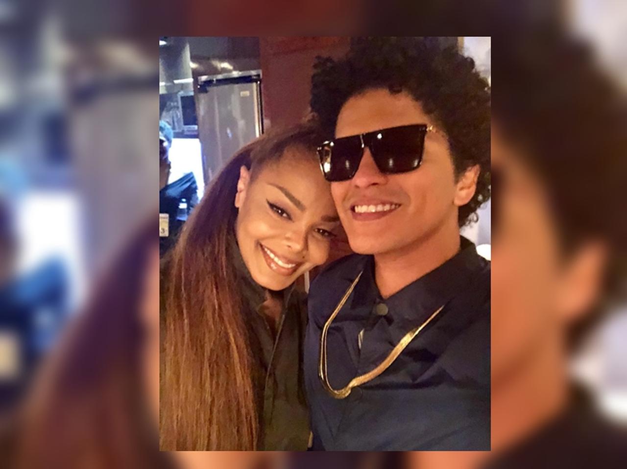 ブルーノ・マーズ、ジャネット・ジャクソンに「献上ポーズ」