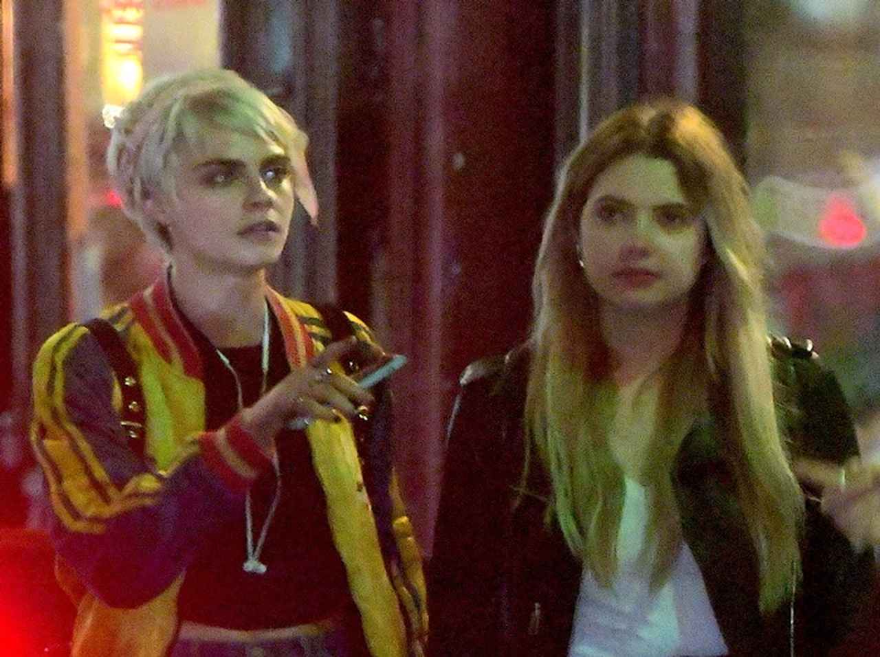 カーラ・デルヴィーニュ、アシュレイ・ベンソンと手つなぎデート【写真アリ】