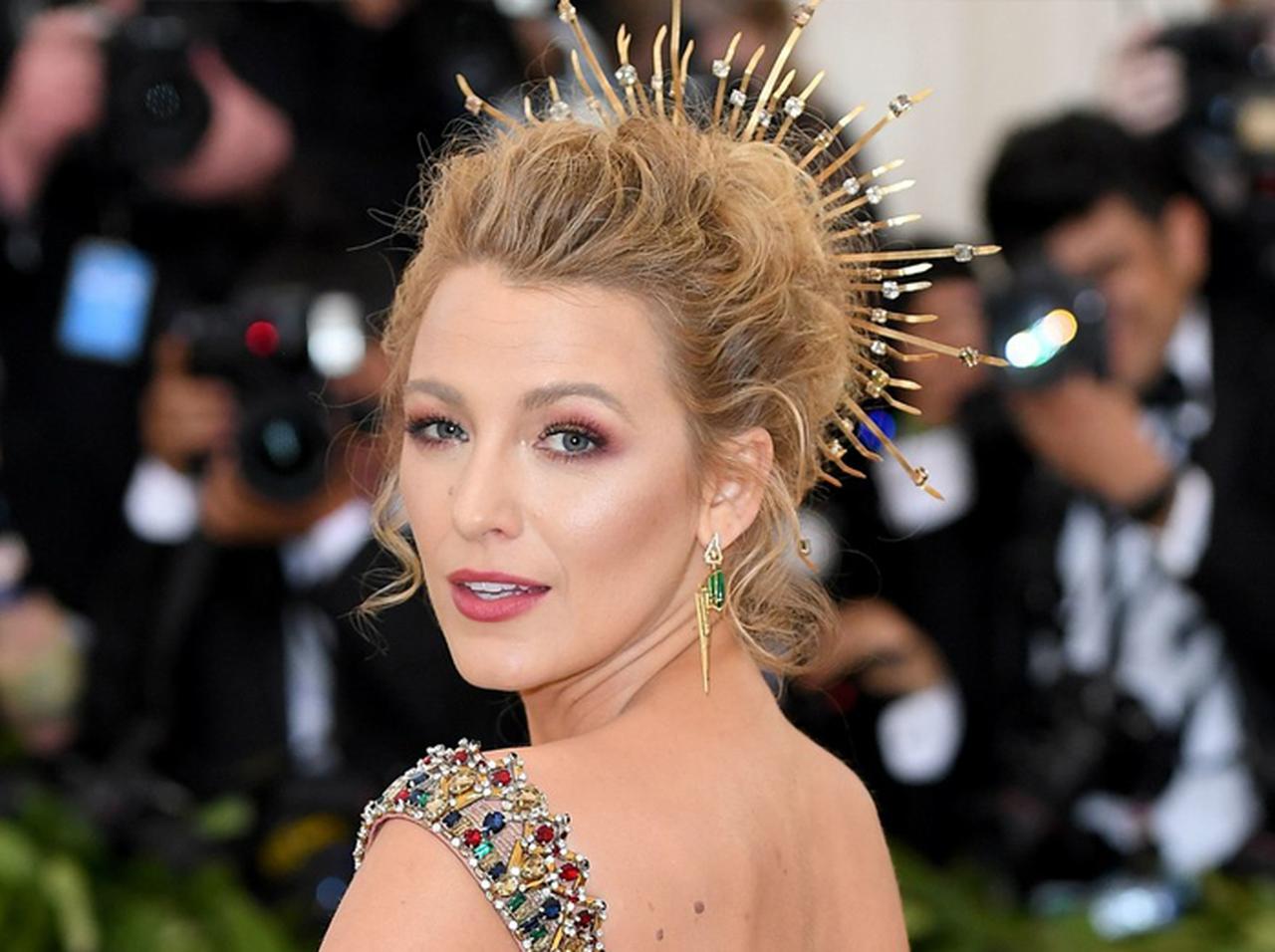 ブレイク・ライヴリーがメットガラで重ね塗りした2色の口紅は各1000円！