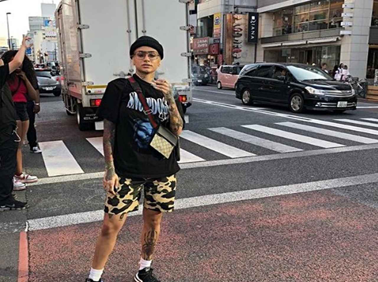 【来日中】全身タトゥーのケラーニ、東京で手のひらサイズのタトゥーをゲット