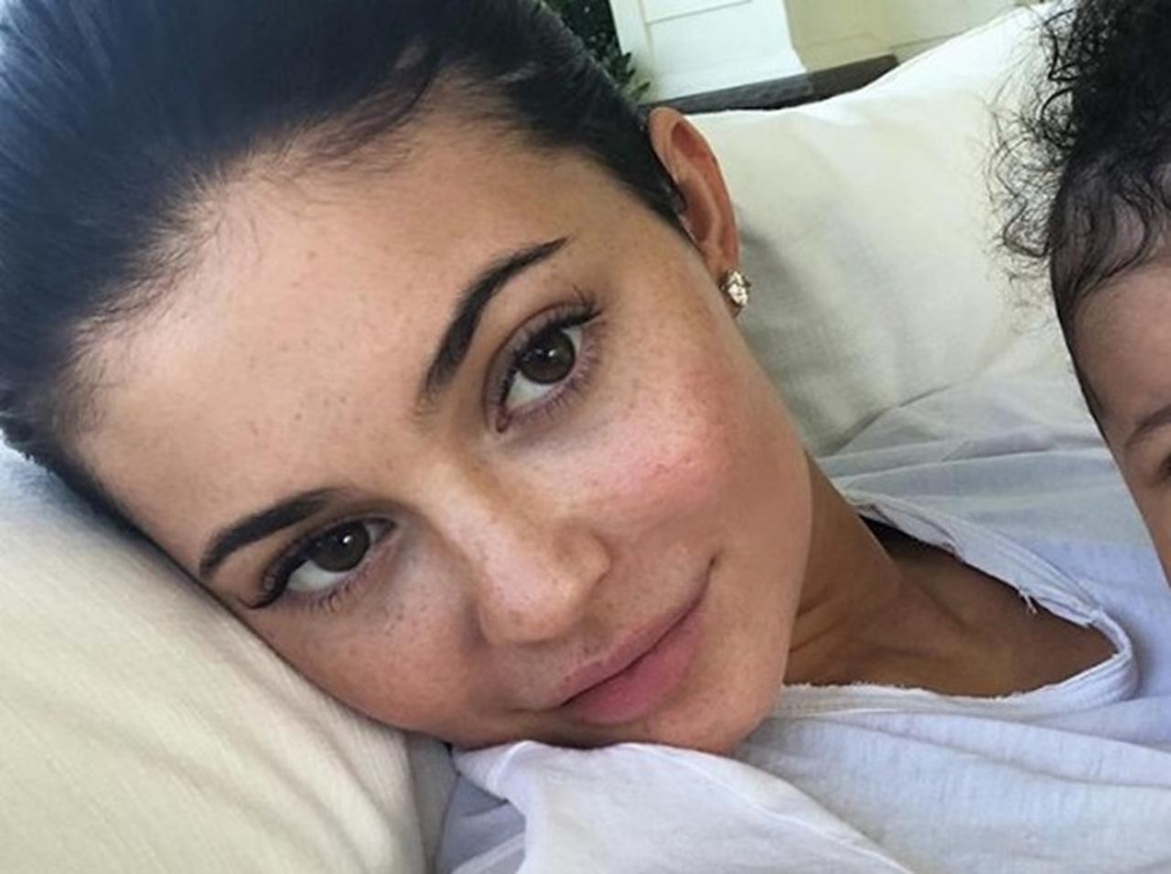 カイリー・ジェンナー、インスタに載せた愛娘の写真をすべて削除