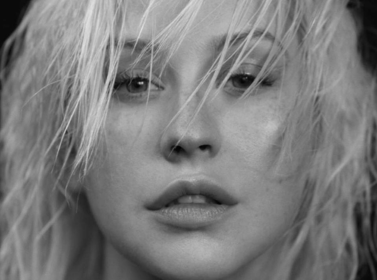 パワーソングの歌姫クリスティーナ・アギレラの音楽に影響を与えた5つの出来事