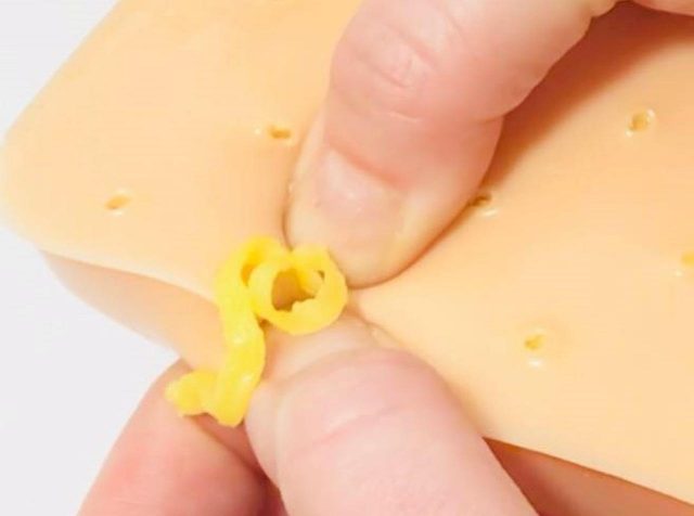 ニキビをつぶす快感が味わえるオモチャ「Pop it Pal（ポップ・イット・パル）」