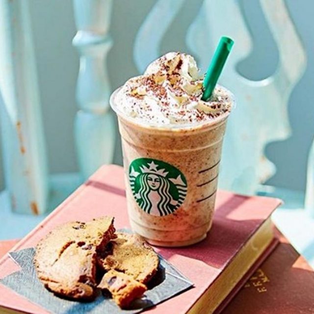 スターバックス、期間限定「チャンキークッキーフラペチーノ」の美味しいアレンジ法
