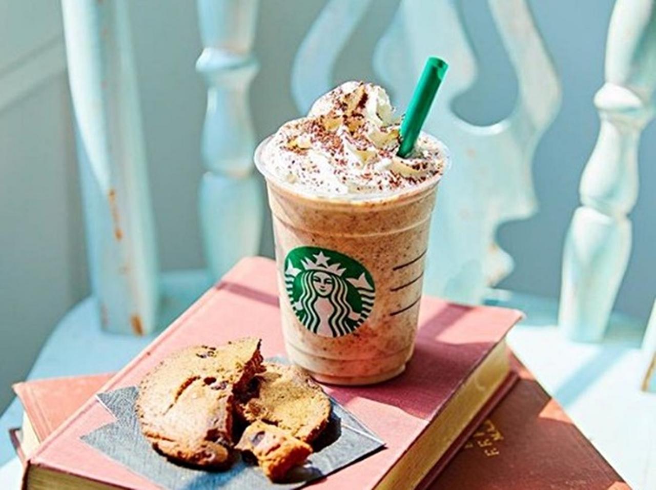 スターバックス、期間限定「チャンキークッキーフラペチーノ」の美味しいアレンジ法