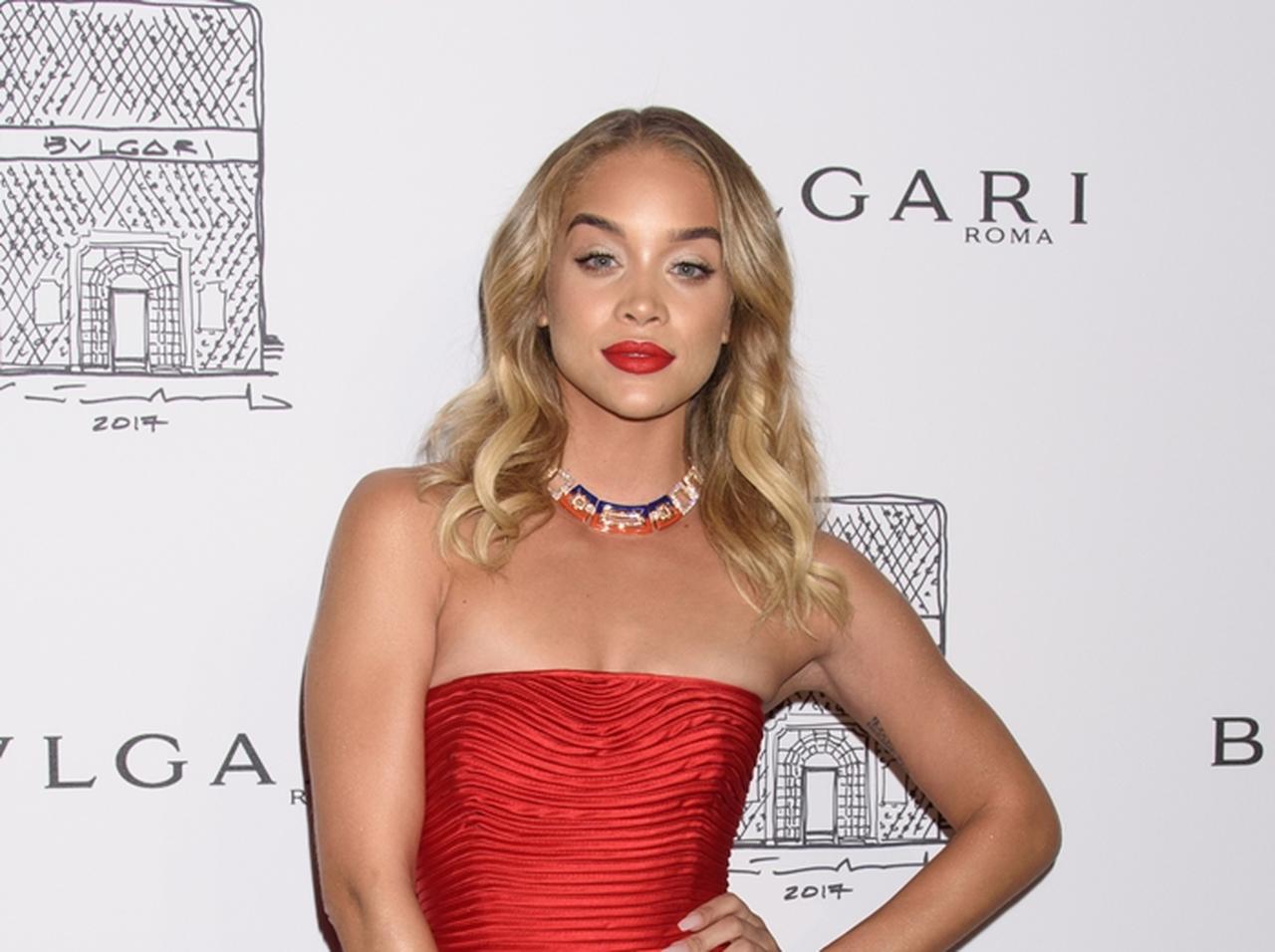 ジャスミン・サンダース「髪のタオルドライ」はだめ！乾かし方を公開