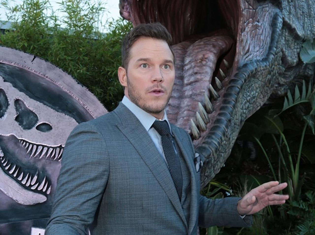 クリス・プラットが出演者に突撃インタビュー『ジュラシック・ワールド／炎の王国』