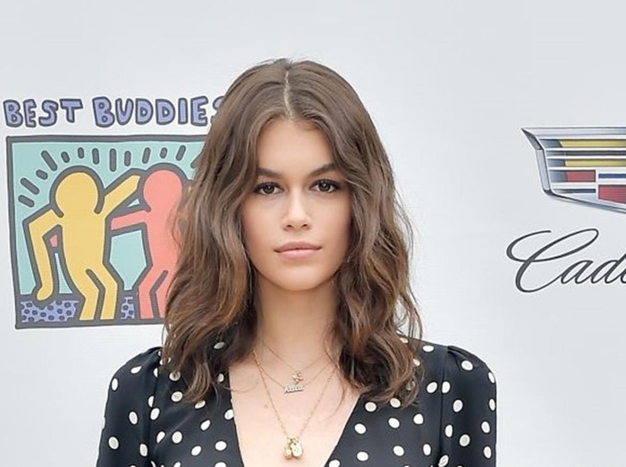 カイア・ガーバー、真似したくなるワンピースルックに注目