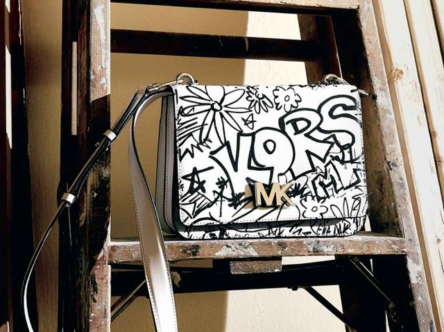 マイケル・コースから遊び心あふれるグラフィティ・カプセル・コレクションが登場