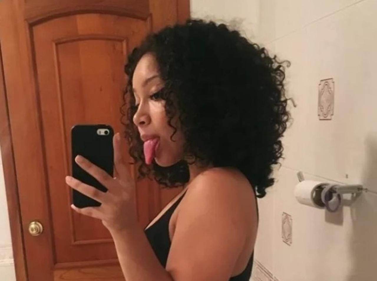 ある女性がバスルームで撮ったセルフィーの「おかしい部分」にツッコミ殺到