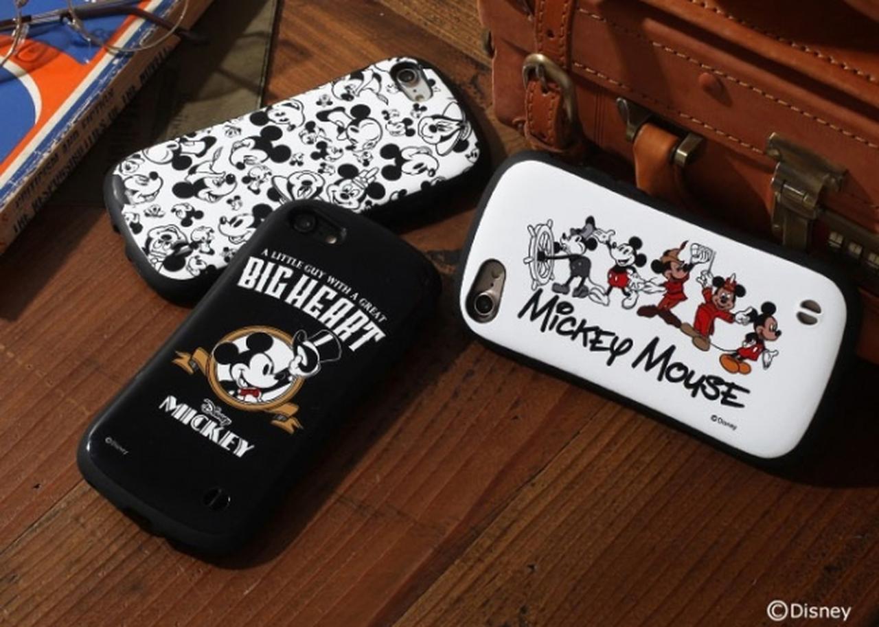 ミッキーマウスiPhoneケース、歴代のミッキーが並んだデザインなど