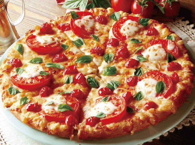 ピザーラの新作「女王のマルゲリータ」は、2年連続優勝のピッツァ職人が監修