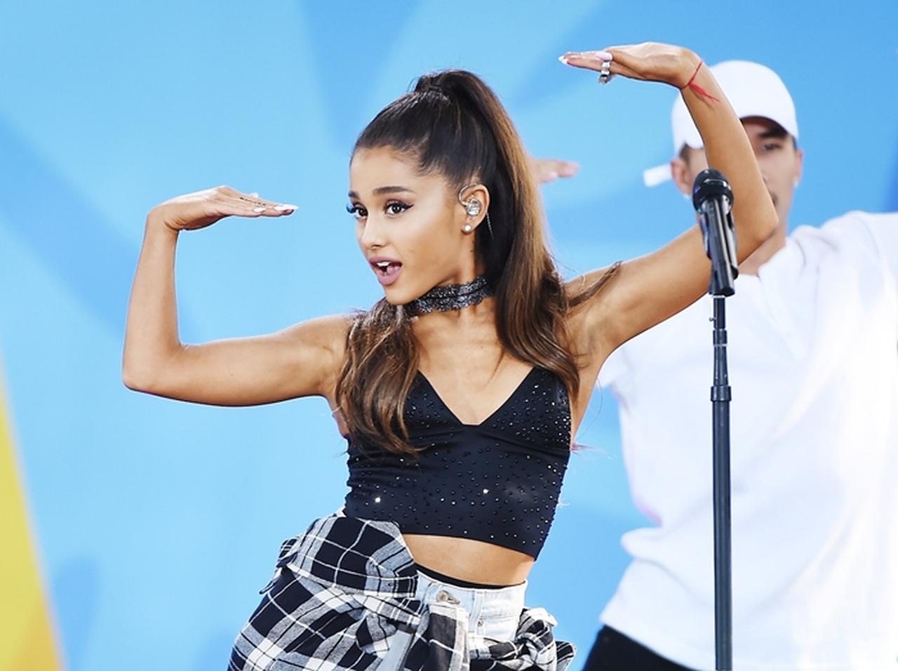 アリアナ・グランデが「胸」と「お尻」の大きさを自己申告 、そのワケとは