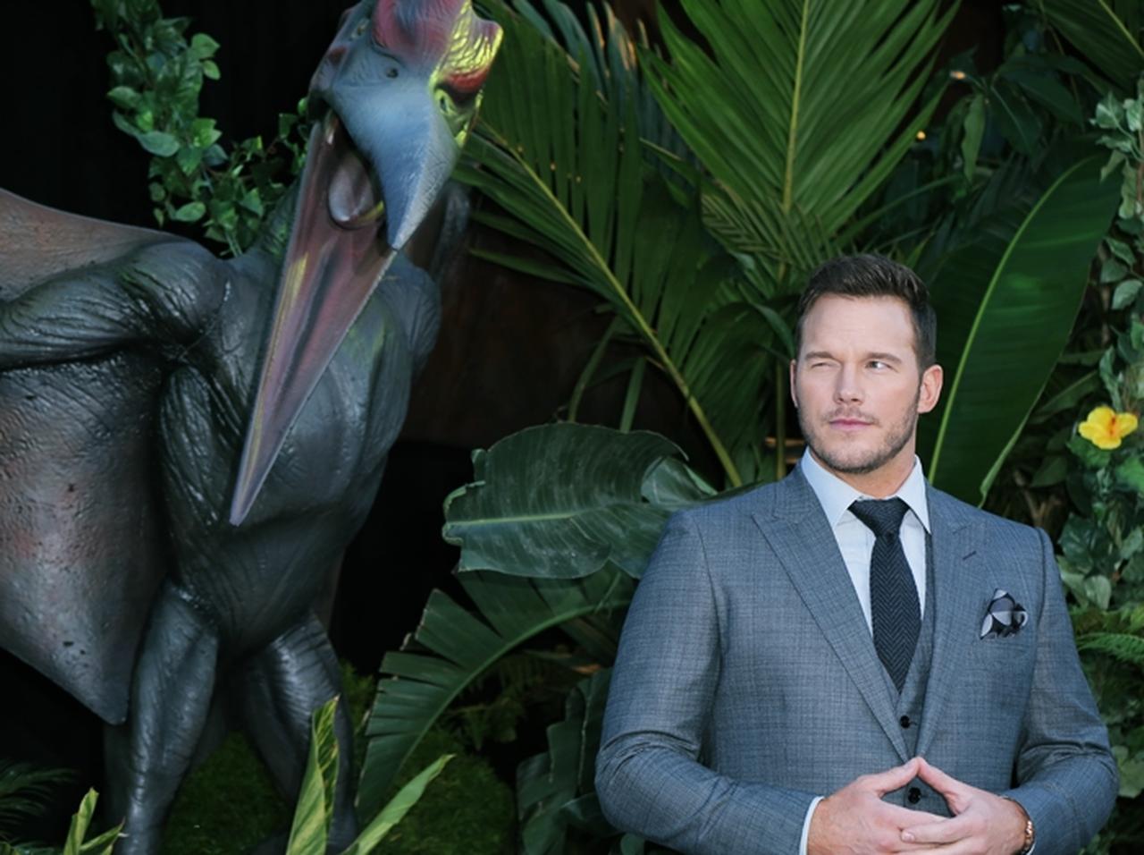 クリス・プラット、『ジュラシック・ワールド』プレミアで「即興ポーズ」を連発