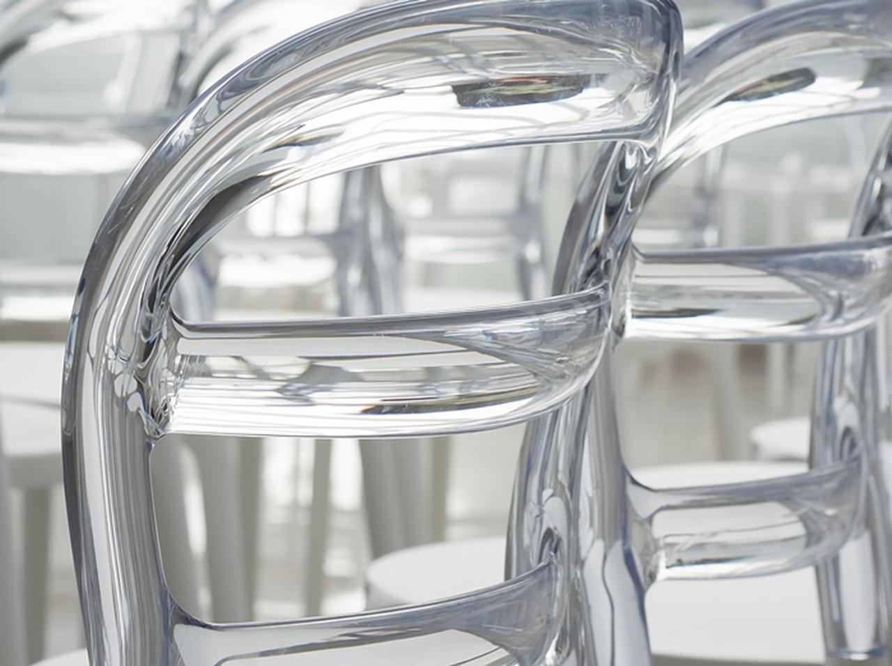 アマゾンで椅子を購入した女性に想定外のものが届く