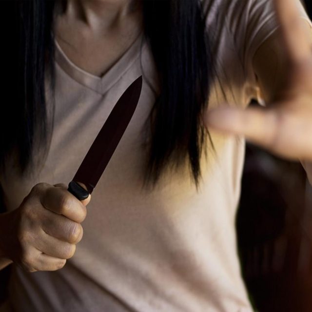 男になたを振りかざし性交を強要した19歳女が逮捕される