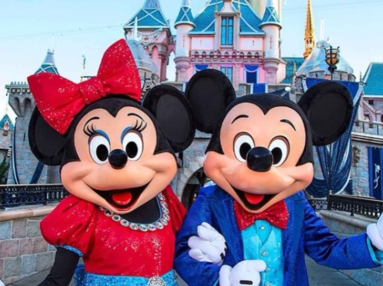 ディズニーランドで聴覚障害の子供を見つけたミッキー&ミニーが神対応