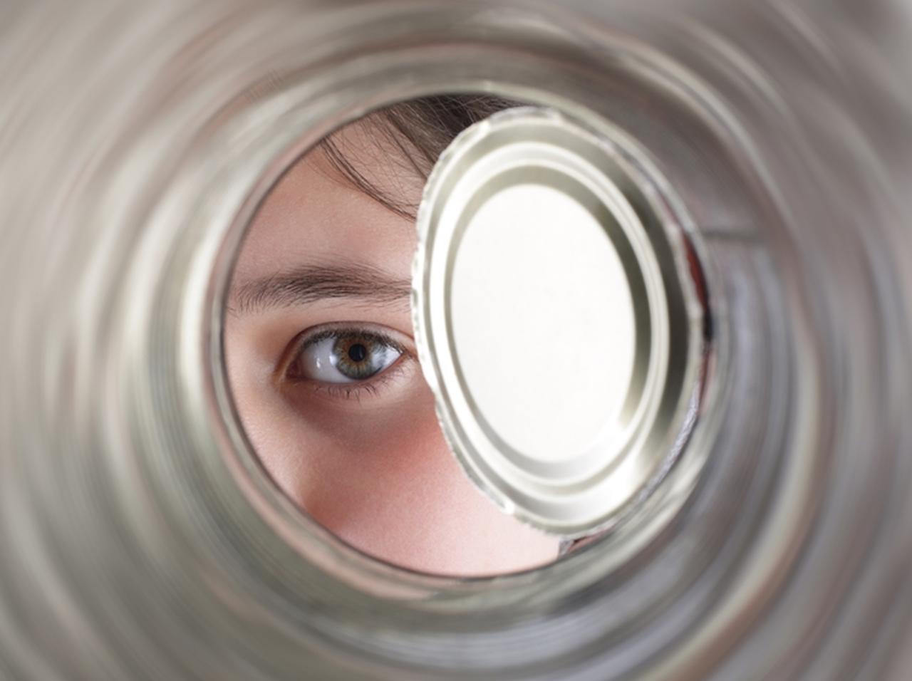 3歳児、排水溝に向かって「ハイ、ジョージ」と挨拶する謎の行動の理由