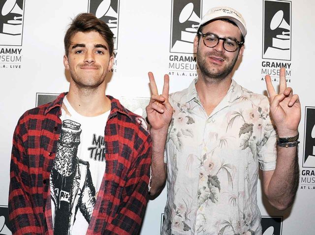 ザ・チェインスモーカーズ、新曲MVで「ツアーの裏側」を公開