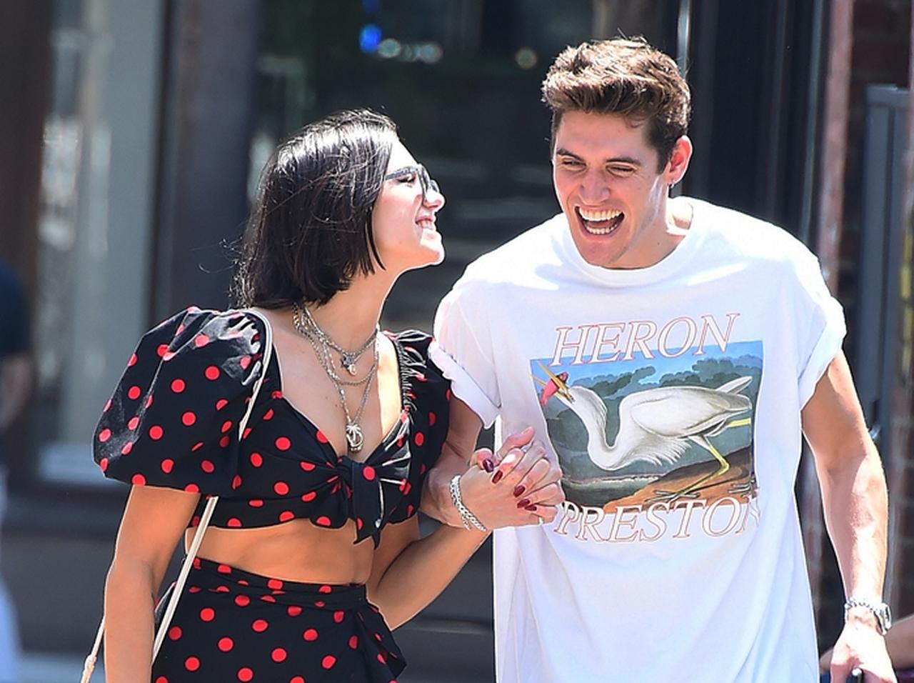 デュア・リパ、元彼と復活愛！キスしまくりデートを激写