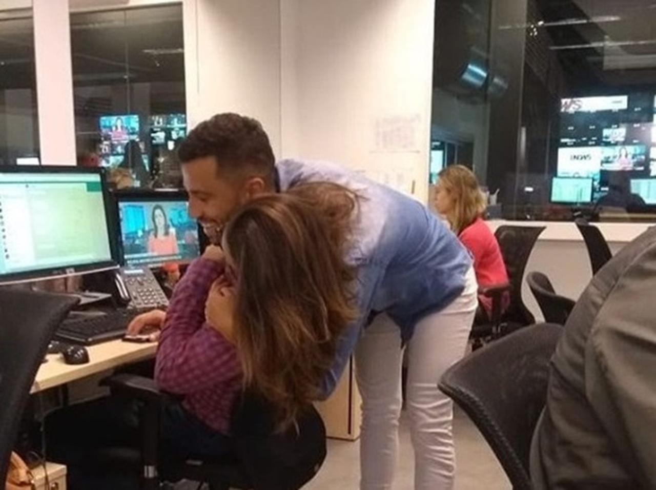 見れば見るほど「目の錯覚」に陥るハグ写真、あなたは分かりますか?