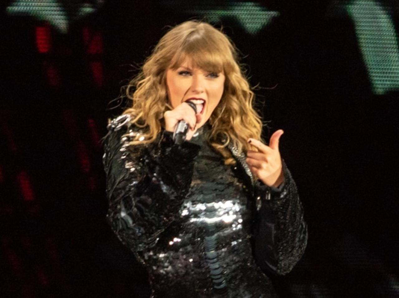 テイラー・スウィフトのコンサートに、アデルとJ.K.ローリングが参戦