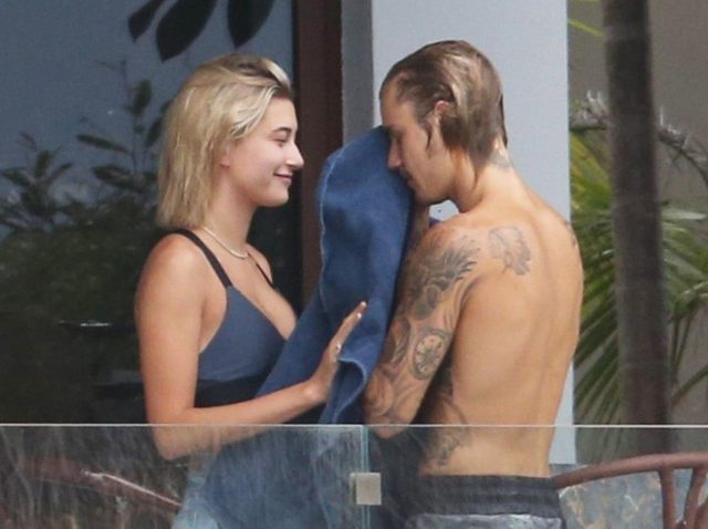 ジャスティン・ビーバー、“再”急接近中の美人モデルとバルコニーで「いい感じ」