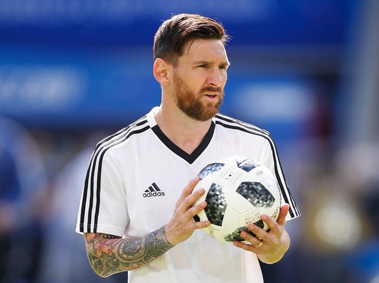 サッカーW杯アディダスの公式サッカーボールが6球も破裂、ファンの不満爆発