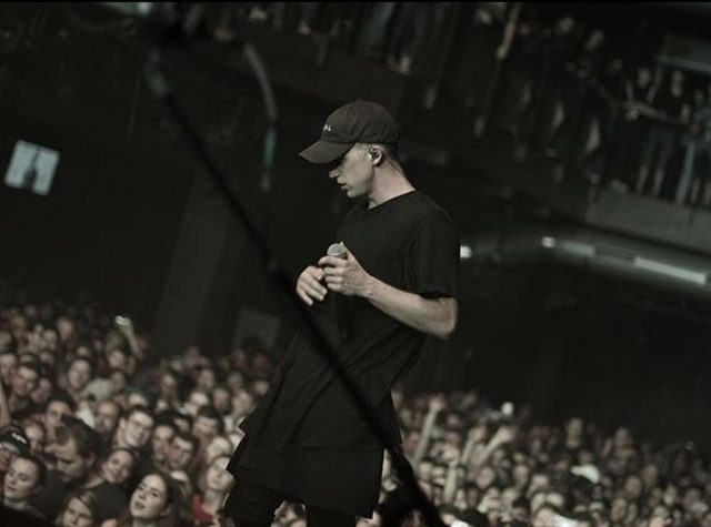 エミネムの後継者とも評されるラッパーNFが新曲「WHY」のMVを公開