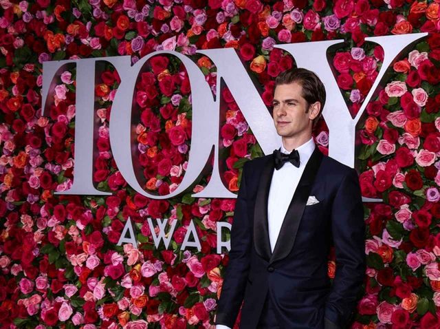 『スパイダーマン』シリーズのアンドリュー・ガーフィールドがLGBT＋に捧げた感動スピーチ【トニー賞】