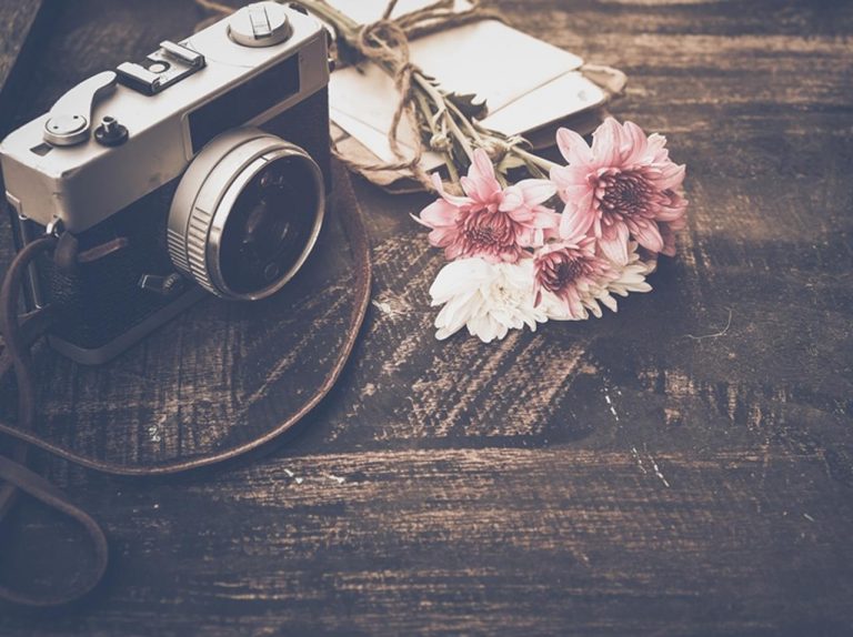 高校卒業まで母親と写真を撮り続けていた少女、母親の最後の写真に心打たれる